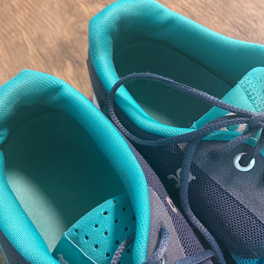 ON CLOUD running shoes - Picture 3 of 7